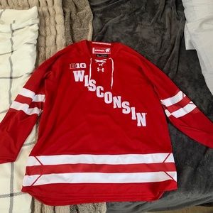 Under Armour Wisconsin hockey Sweater, never worn